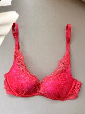 Victoria Secret Lace Underwire Bra in Vibrant Coral Pink